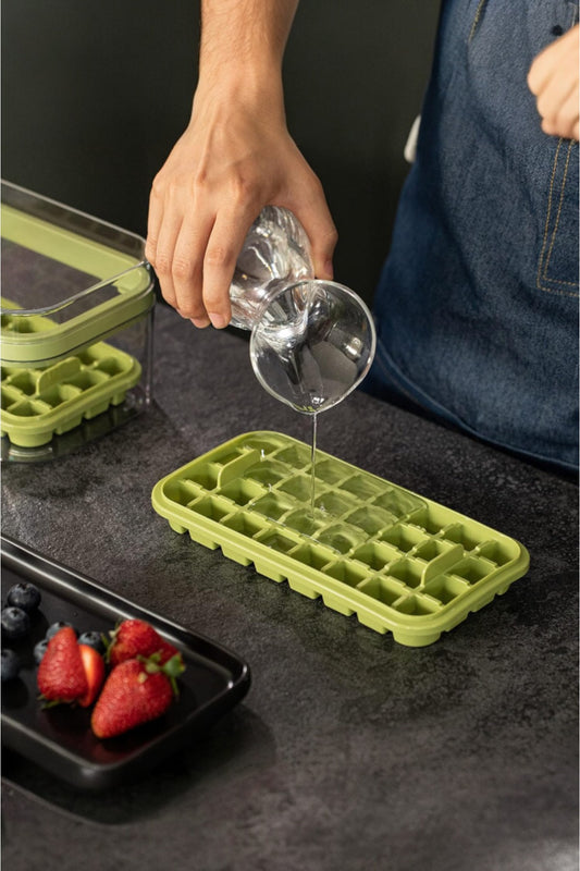 Kapaklı Kutulu Tepsili Buz Küpü Kalıbı ve Buz Kepçesi KW-229