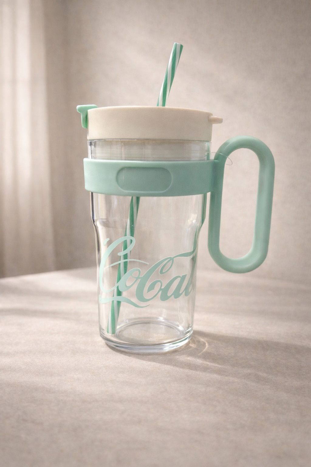 Desenli Pipetli Kapaklı 800ML Polikarbon Matara KW-1031