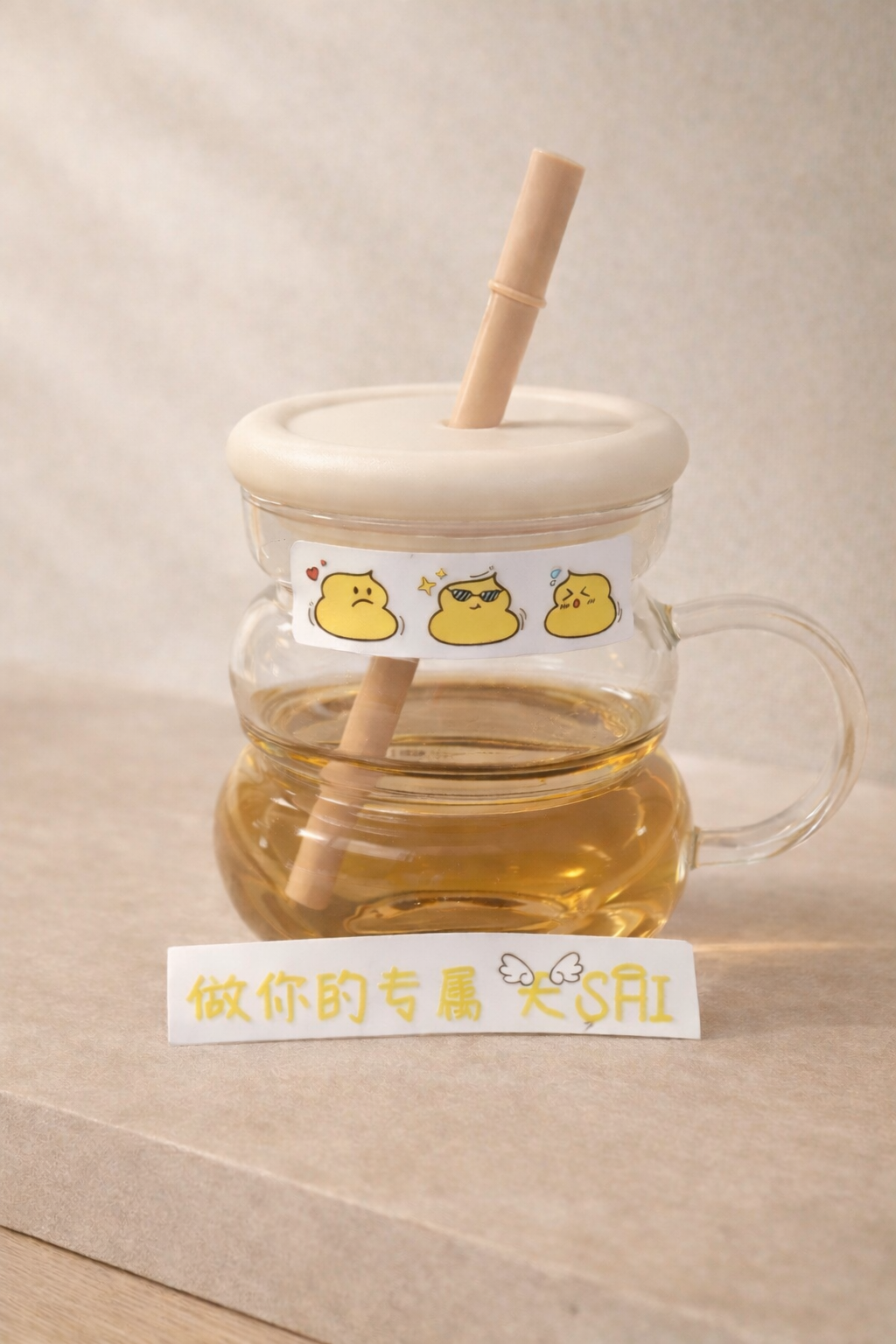 Stickerli Pipetli Kapaklı 750ML Sevimli Polikarbon Matara KW-897